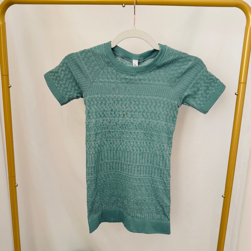 Lululemon Women’s Teal Short Sleeve Quick Dry Athletic Shirt Size 2!